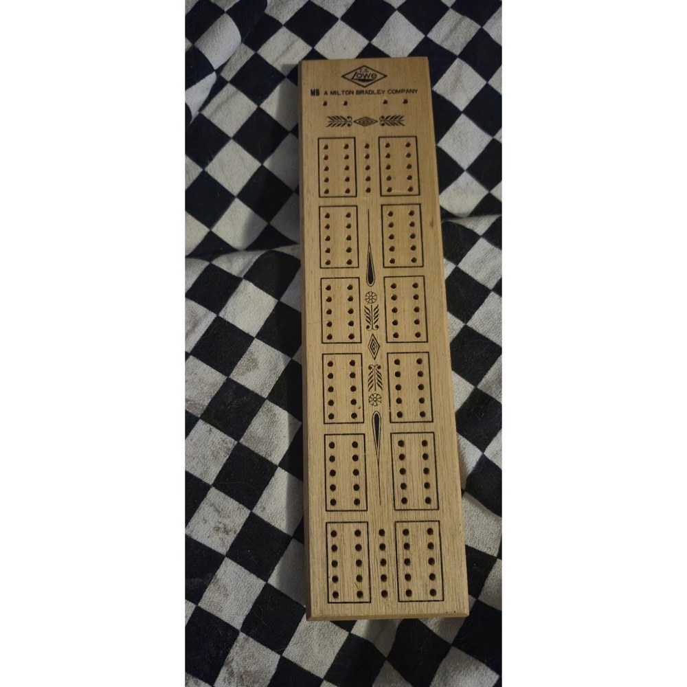 Vintage Lowe Milton Bradley Wooden Cribbage‎ Board w Metal Pegs